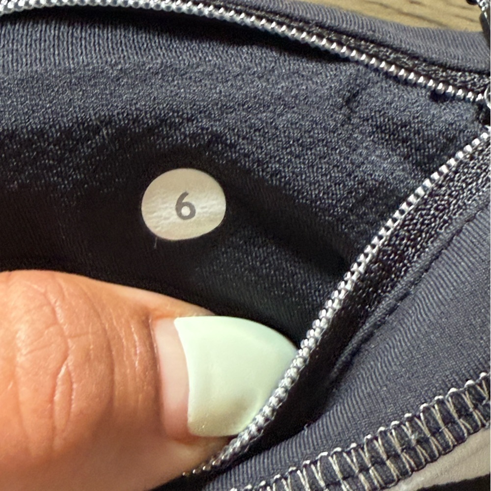 Lululemon Black and White Athletic Leggings - Picture 9 of 9